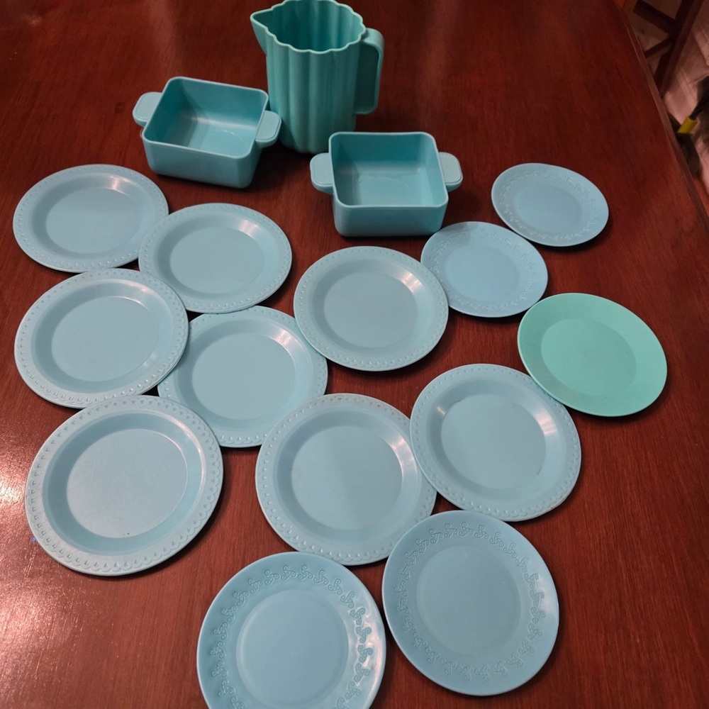 Vintage Y2K Dishware Lot Pretend Play Plates Pitcher Plastic 90’s Baking Mold